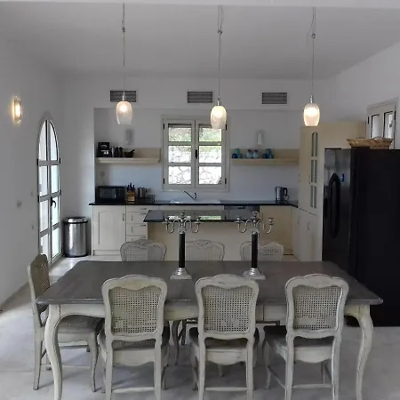 Aurea Thea Villa