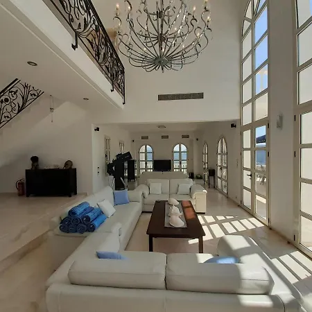 Aurea Thea Villa
